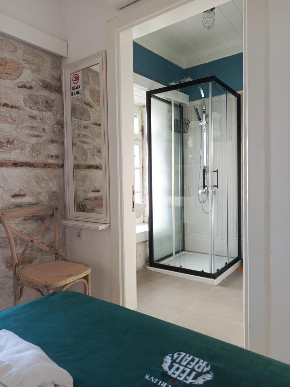 Berlin'S Guest House Βουρλά Εξωτερικό φωτογραφία